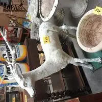 Tuinbeeld hert in beton – kavel bij BOPA Auctions, Hooglede