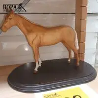 Paard op sokkel Beswick England – kavel bij BOPA Auctions, Hooglede