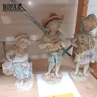Antieke porseleinen beeldjes. 3 stuks – kavel bij BOPA Auctions, Hooglede