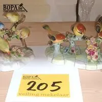 Royal Adderly porseleinen vogels. 2 stuks – kavel bij BOPA Auctions, Hooglede
