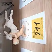 Porseleinen beeldje kindje met geitje – kavel bij BOPA Auctions, Hooglede