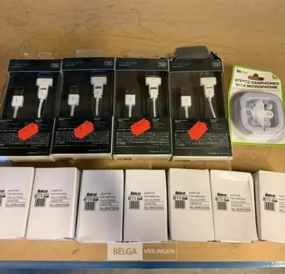 Lot van elektronische accessoires – kavel bij Belga Veilingen