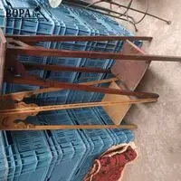 Houten plantenstaander. 2 stuks – kavel bij BOPA Auctions, Hooglede