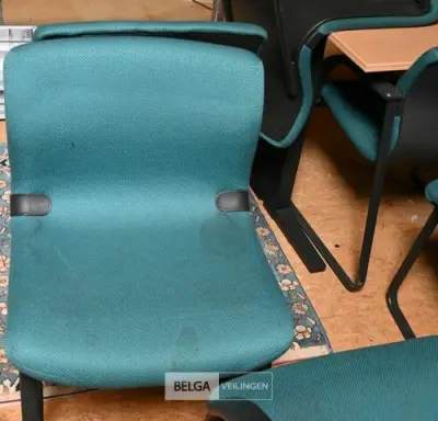 Stoffen stoelen – kavel bij Belga Veilingen, Hasselt