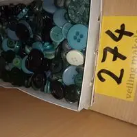 Doos met retro knopen – kavel bij BOPA Auctions, Hooglede