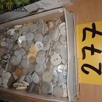 Doos met retro knopen – kavel bij BOPA Auctions, Hooglede