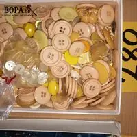 Doos met retro knopen – kavel bij BOPA Auctions, Hooglede