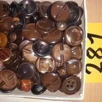 Doos met retro knopen – kavel bij BOPA Auctions, Hooglede