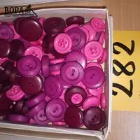 Doos met retro knopen – kavel bij BOPA Auctions, Hooglede