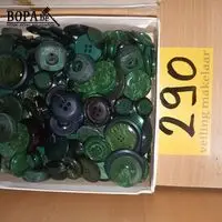 Doos met retro knopen – kavel bij BOPA Auctions, Hooglede