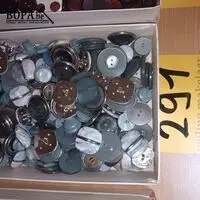 Doos met retro knopen – kavel bij BOPA Auctions, Hooglede
