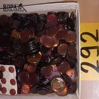 Doos met retro knopen – kavel bij BOPA Auctions, Hooglede