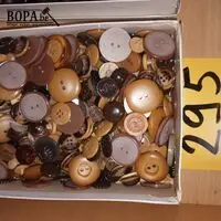 Doos met retro knopen – kavel bij BOPA Auctions, Hooglede