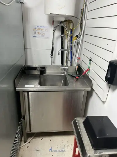 Partij RVS spoeltafel en regaalkar – kavel bij VH Auctions