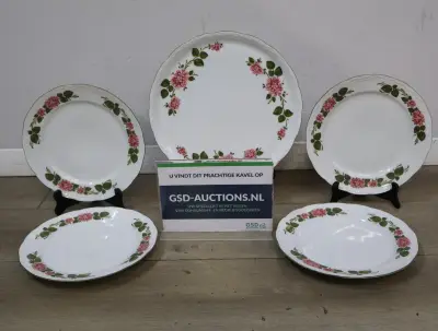 Serviesset met bloemmotief – kavel bij GSD Auctions, Zoeterwoude