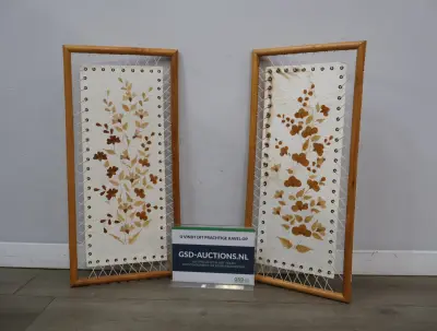 Set van 2 ingelijste gedroogde bloemen in houten frame – kavel bij GSD Auctions, Zoeterwoude