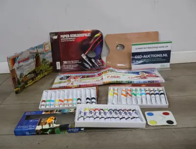 Set van verscheidene teken-en schildermaterialen – kavel bij GSD Auctions, Zoeterwoude
