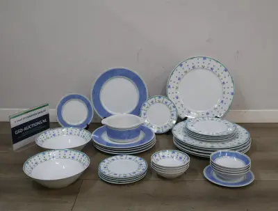 Serviesset met blauw bloemmotief – kavel bij GSD Auctions, Zoeterwoude