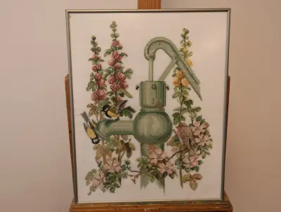 Geborduurd tafereel met waterpomp en vogels – kavel bij GSD Auctions, Zoeterwoude