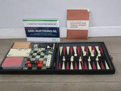 Spellen set met schaak, backgammon, domino en kaarten – kavel bij GSD Auctions, Zoeterwoude