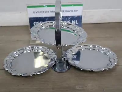Verzilverde etagère met drie borden – kavel bij GSD Auctions, Zoeterwoude