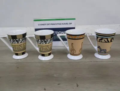 Set van 4 keramische mokken met dierenprint – kavel bij GSD Auctions, Zoeterwoude
