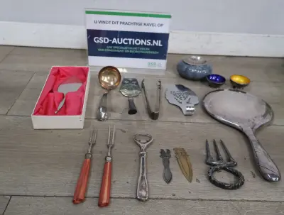 Set zilverkleurig serveerbestek en keukengerei – kavel bij GSD Auctions, Zoeterwoude
