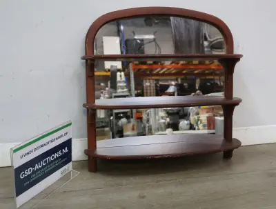 Houten spiegel met drie planken – kavel bij GSD Auctions, Zoeterwoude