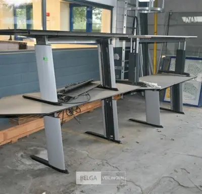 4 x bureautafel – kavel bij Belga Veilingen, Malle