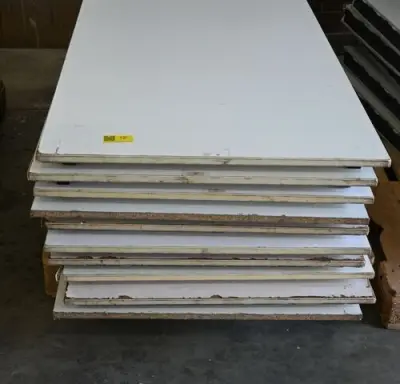 Houten tafels (10x) – kavel bij Belga Veilingen