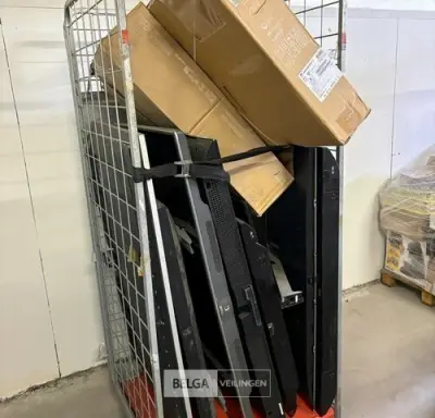 1x Kar TV's kavel exclusief de kar – kavel bij Belga Veilingen, Poppel