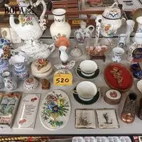Decoratie in porselein. 50 stuks – kavel bij BOPA Auctions, Hooglede