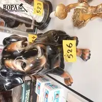 Beeld hond in porselein – kavel bij BOPA Auctions, Hooglede
