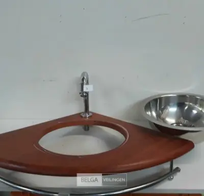 1 x Hoekwasbak inox houten blad met kraan showmodel – kavel bij Belga Veilingen, Oudsbergen