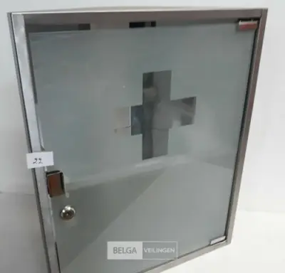 1 x Apotheekkast hoekmodel 40x20 H50 cm showmodel – kavel bij Belga Veilingen, Oudsbergen