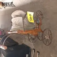 Antieke poppenwagen – kavel bij BOPA Auctions, Hooglede