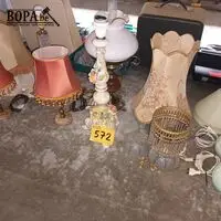 Lampedaires en lampenkappen. 9 stuks – kavel bij BOPA Auctions, Hooglede
