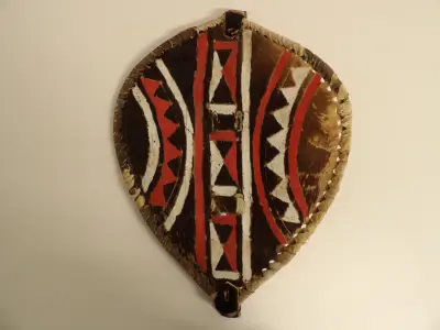 Traditioneel Maasai-schild – kavel bij De Kringwinkel, Leopoldsburg