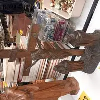 Houten beeld met kruisbeeld – kavel bij BOPA Auctions, Hooglede