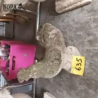 Tuinbeeld haan in beton – kavel bij BOPA Auctions, Hooglede