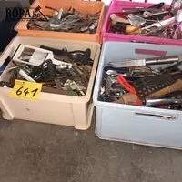 Bestek en keukengerei. 6 bakken – kavel bij BOPA Auctions, Hooglede