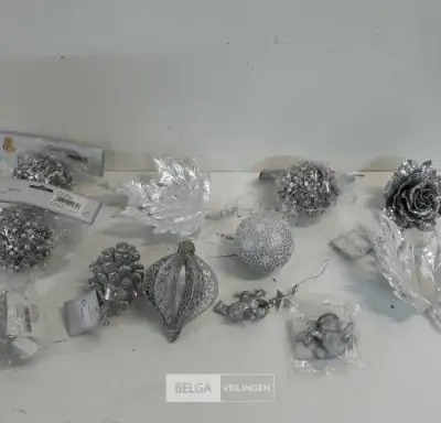 12 x Hangdeco zilver / grijs mix – kavel bij Belga Veilingen, Oudsbergen