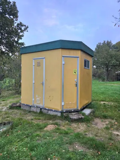 Dubbel sanitair huisje camping, NVT, Basis, geel – kavel bij Onlineveilingmeester, Balkbrug