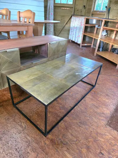 Dutchbone salontafel (messing), Dutchbone, Lee Salontafel, ijzer en messing, 2025 – kavel bij Onlineveilingmeester, Balkbrug