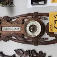 Barometer in houtsnijwerk – kavel bij BOPA Auctions, Hooglede