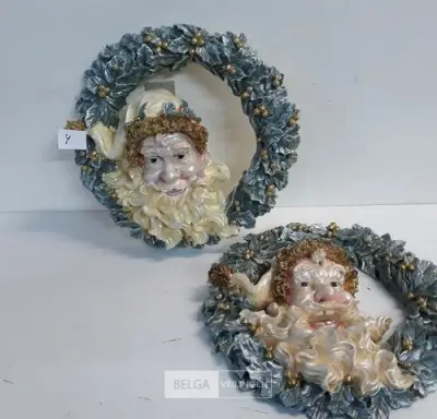 2 x Krans kerstman 30 cm polyester – kavel bij Belga Veilingen, Oudsbergen