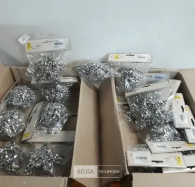 18 x Kerst hangdeco zilver glitter – kavel bij Belga Veilingen, Oudsbergen