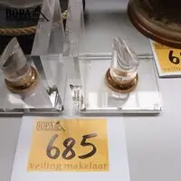 Boekensteunen in plexi glas – kavel bij BOPA Auctions, Hooglede
