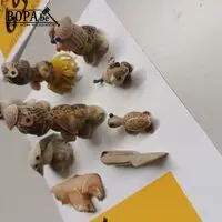 Miniatuurtjes uit schelpen en steen. 9 stuks – kavel bij BOPA Auctions, Hooglede