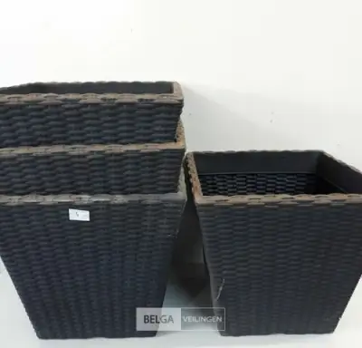 4 x Bloempot vierkant 40 x 40 x H 35 cm – kavel bij Belga Veilingen, Oudsbergen